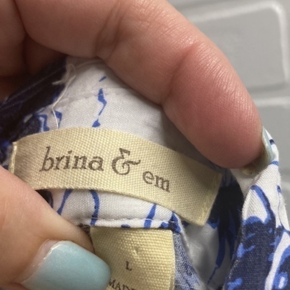 brina & em Button down Textured Blouse Blue & White Sz L - Picture 6 of 7
